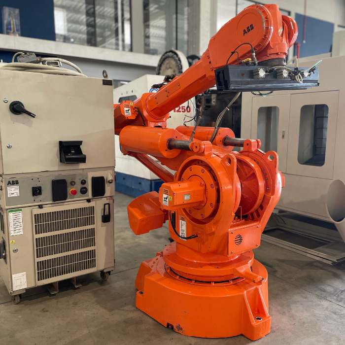 ROBO ABB - IRB 6400 150 2.4 - CAP. 150 KG  -  ALCANCE 2.400MM