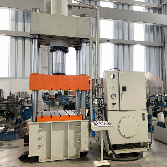 PRENSA HIDRÁULICA 200 TON.  -  MOD. YL27-200 ( 4 COLUNAS )