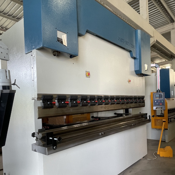 DOBRADEIRA HIDRAULICA 3.200MM X 300TON  -  MOD. WC67Y-300/3200 - NOVA