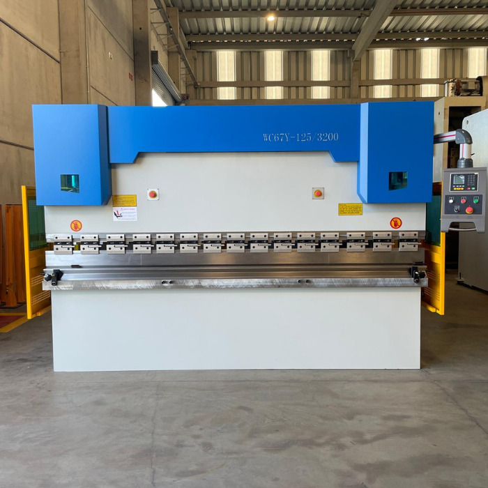 DOBRADEIRA HIDRAULICA 3.200MM X 125TON - MODELO WC67Y-125/3200 - NOVA