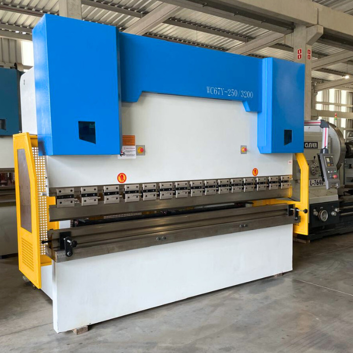 DOBRADEIRA HIDRAULICA 3.200MM X 250TON - MODELO WC67Y-250/3200 - NOVA