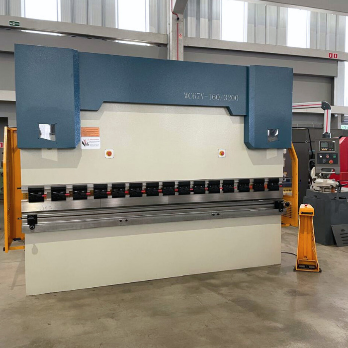 DOBRADEIRA HIDRAULICA 3.200MM X 160TON - MODELO WC67Y-160/3200 - NOVA