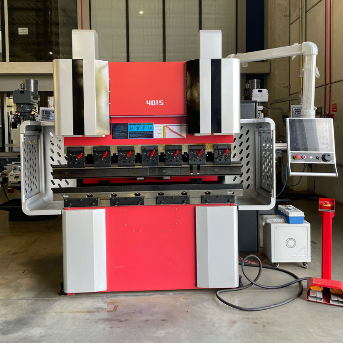 DOBRADEIRA ELETRICA CNC 1.500MM X 40TON - MODELO EPB 4015 - NOVA