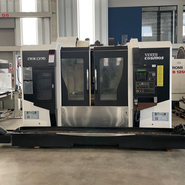 CENTRO DE USINAGEM - CAP. X-1.300MM Y-700MM Z-700MM - MOD. CVM 1370
