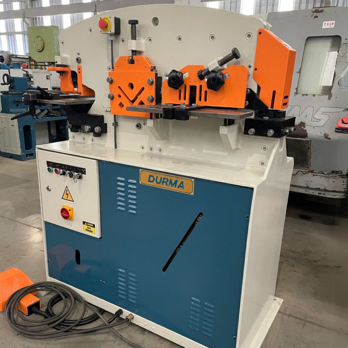 METALEIRA UNIVERSAL  -  CAP. 45 TON.  -  MOD. IW-45
