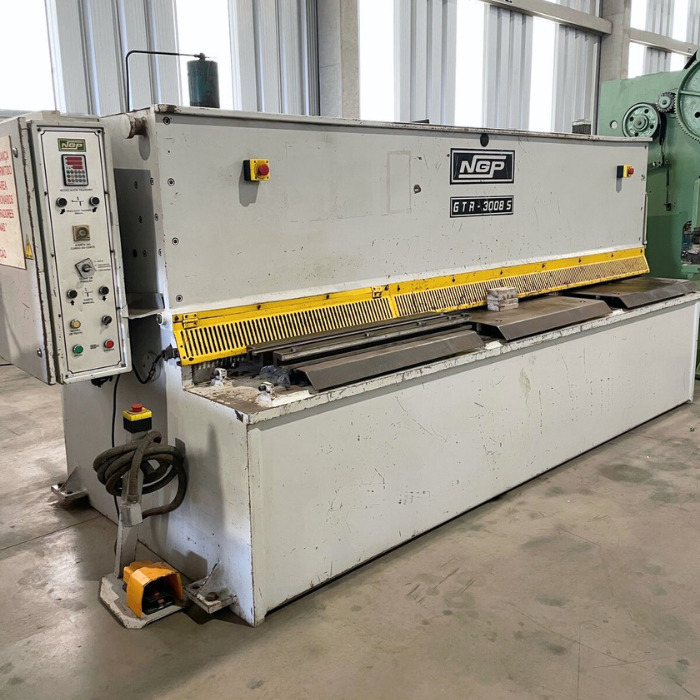 GUILHOTINA HIDRAULICA 3.000MM X 8MM - MOD. GTR 3008-S